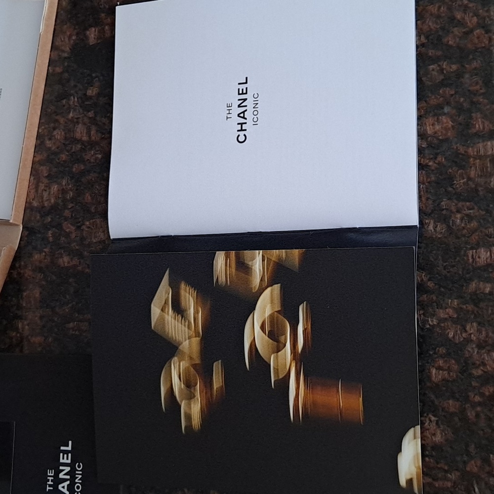 Chanel Iconic Book - Picture 3 of 8